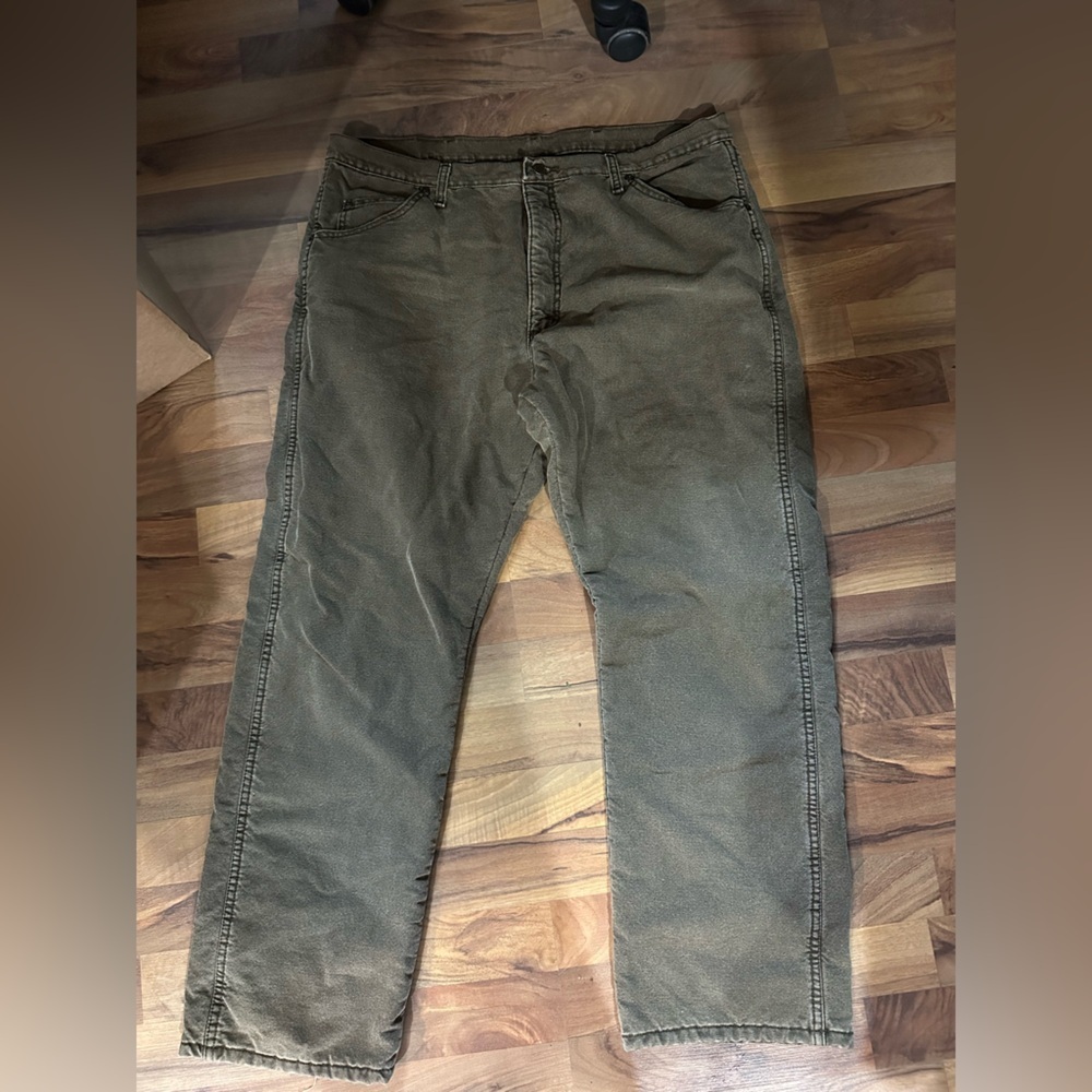 Insulated Wrangler Men's Brown jeans.